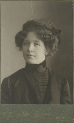 Marie Underi portree